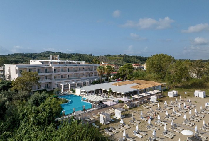 Cavomarina Beach