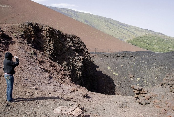 Tempel, reizvolle Landschaften und der Ätna (Standard-Variante) - Kraterlandschaft am Ätna
