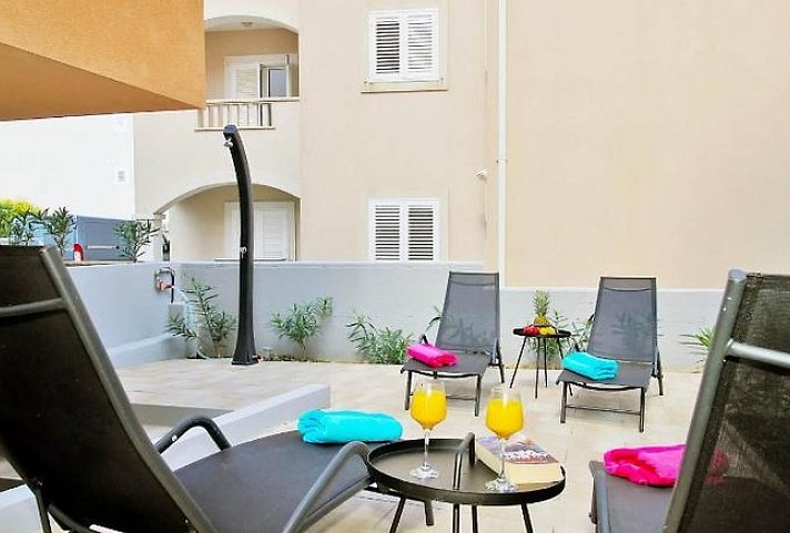 Bacan Family Apartments