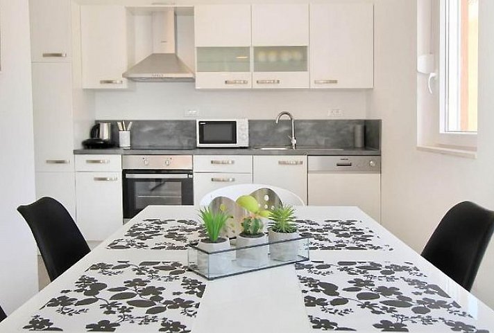Bacan Family Apartments