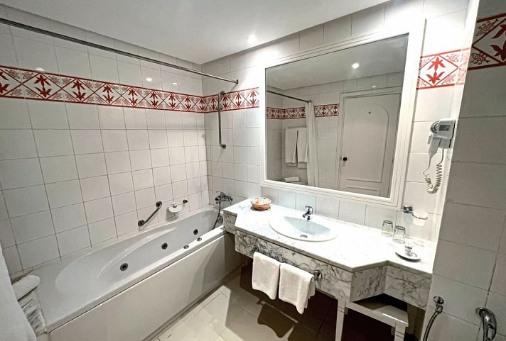 TMK Marine Beach - Wohnbeispiel Doppelzimmer Bad (Zimmercodierungen DB1, D1M & DP1)