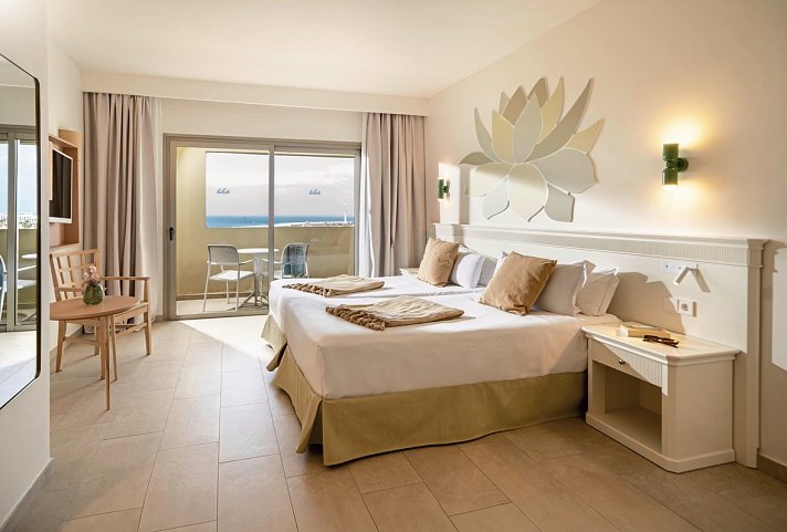 Iberostar Waves Gaviotas Park - Wohnbeispiel Juniorsuite seitl. Meerblick (Zimmercodierungen J1N & J2N)