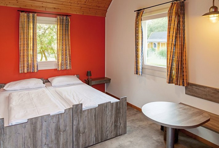 Heide Park Holiday Camp - Wohnbeispiel 2er Blockhütte (Zimmercodierungen XB1 & XB2)
