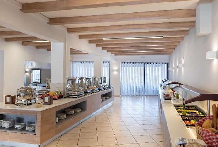 Enorme Maya Beach Hotel