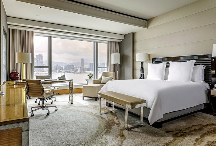 Four Seasons Hotel Hong Kong - Deluxe Harbour View