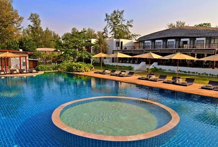 Twin Lotus Resort & Spa