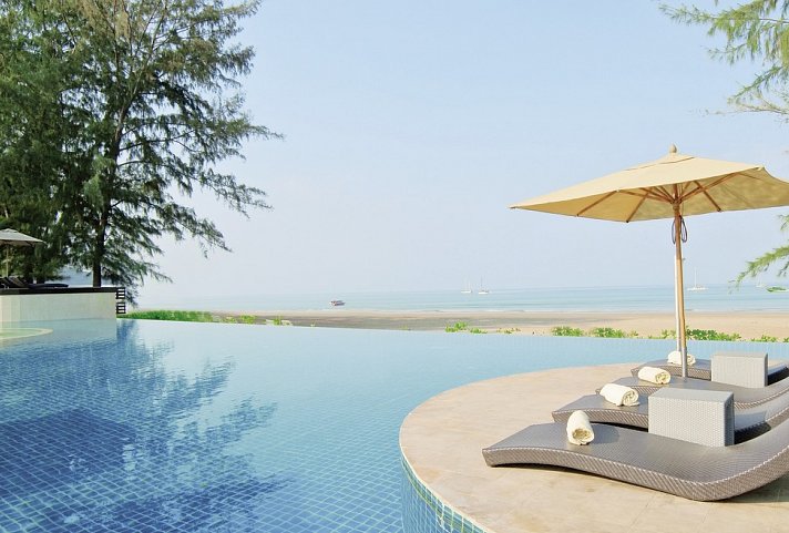 Twin Lotus Resort & Spa