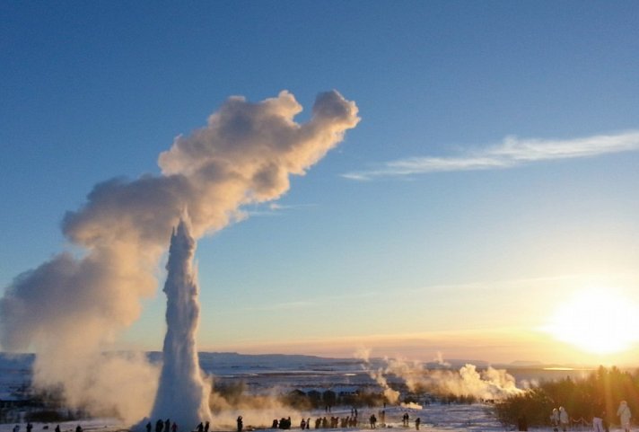 Island mit Flair - Polarlicht, Golden Circle und charmante Hotels - Geysir Strokkur