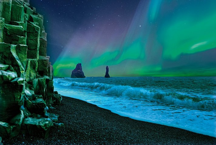 Isländische Naturelemente und Lichtspiele - Polarlichter, Vik