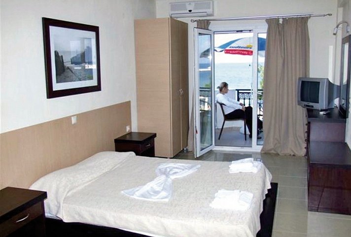 Hotel Rachoni Bay Resort