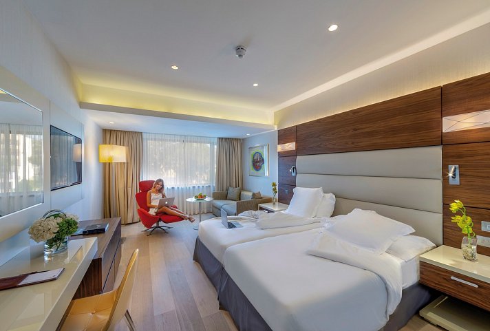 Amathus Beach Limassol - Wohnbeispiel Doppelzimmer Superior Landblick (Zimmercodierung DSL)