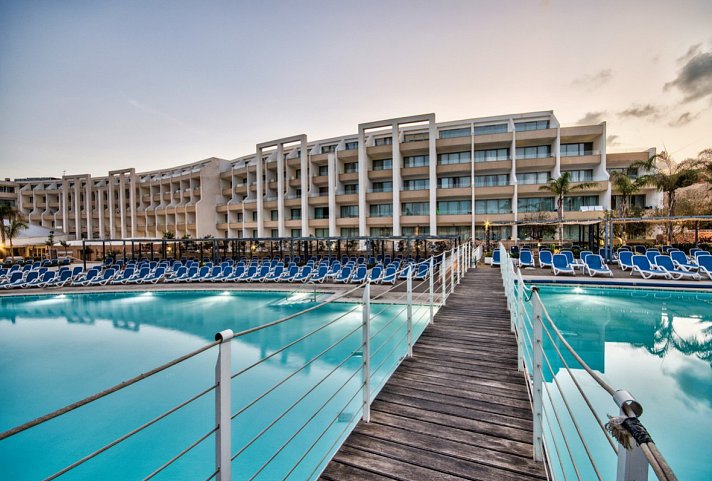 db Seabank Resort & Spa