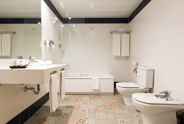 Legendary Porto Hotel - Beispiel Bad Doppelzimmer (Zimmercodierung DB1)