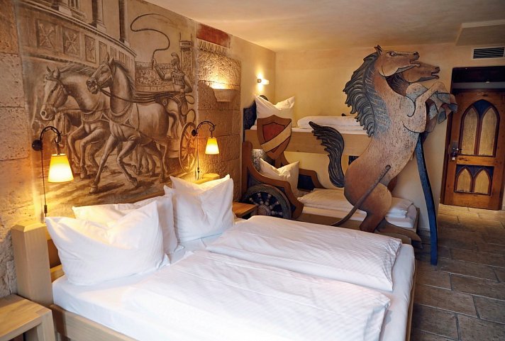 Erlebnishotel Colosseo - Wohnbeispiel Standardzimmer (Zimmercodierungen DB1, EB1, TB1, RB1, DX1, EX1, TX1, RX1, DX2, EX2, TX2, RX2, DS3, ES3, TS3, RS3, FB1, FX1, FX2, FX3, DB2, EB2, TB2, RB2, XB1, XB2, XB3 & XB4)