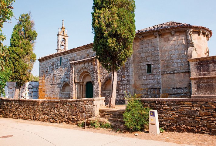 Wandern auf dem Jakobsweg - Die französische Route - Kirche Santa Maria in Melide