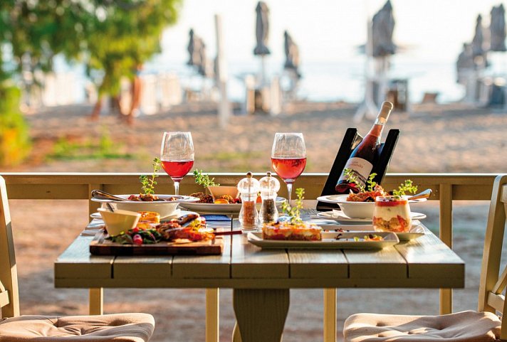 Lagomandra Beach Hotel