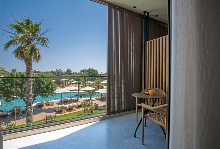 Portes Theros - Wohnbeispiel Poolblick (Zimmercodierung DBP)