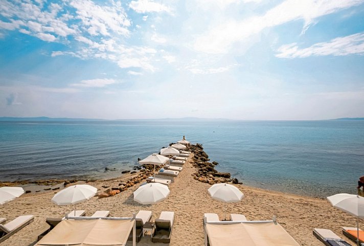 White Suites Resort