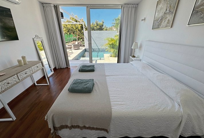 Casitas J