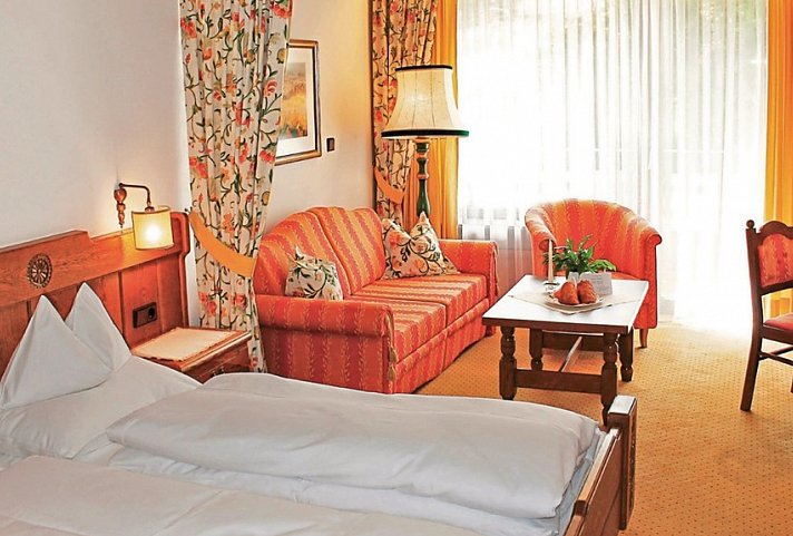Sonnenhotel Zum Stern - Wohnbeispiel Doppelzimmer Schlossalm (Zimmercodierungen DB1 & EB1)