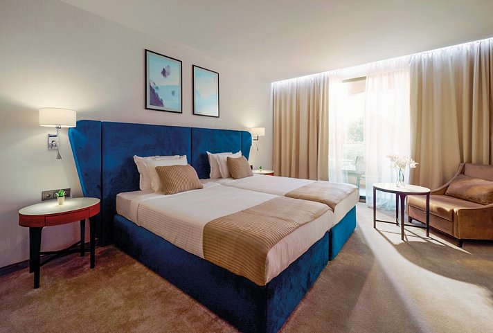 Astor Garden Hotel