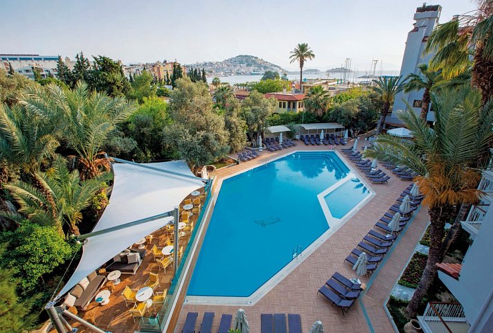 Paloma Marina Suites