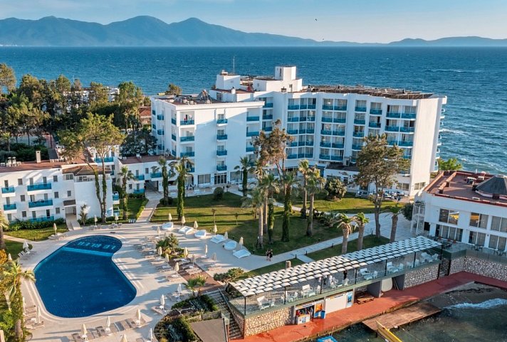 Le Bleu Hotel & Resort