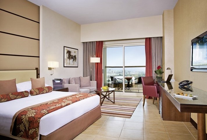 Khalidiya Palace Rayhaan by Rotana - Wohnbeispiel Guest Room with Balcony (Zimmercodierungen DB1, DB2, UP1 & UP2)