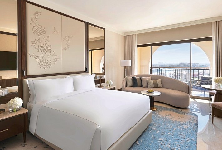 The Ritz-Carlton Abu Dhabi, Grand Canal