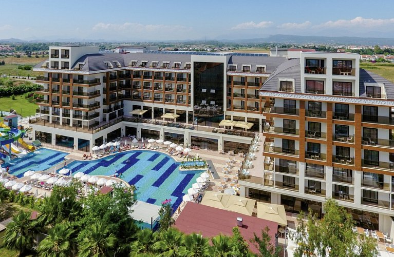 Glamour Resort & Spa