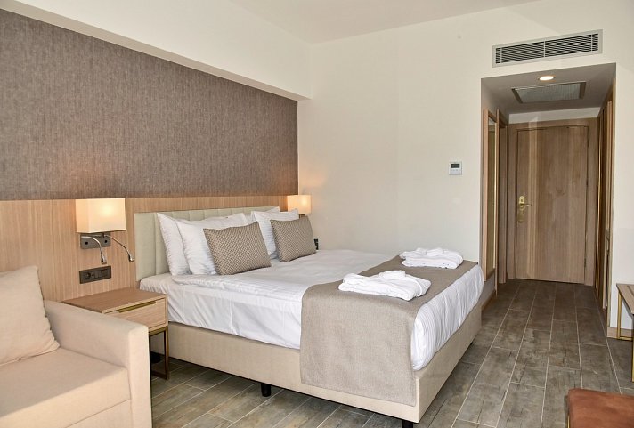 Luna Vista Belek - Wohnbeispiel Doppelzimmer seitl. Meerblick (Zimmercodierungen DBN & DCN)