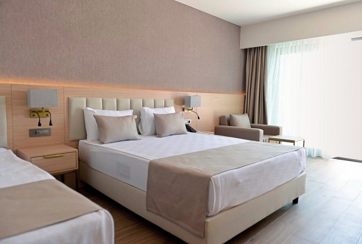Luna Vista Belek - Wohnbeispiel Doppelzimmer Komfort seitl. Meerblick (Zimmercodierungen DFM & DCM)