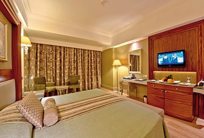 Side Star Resort