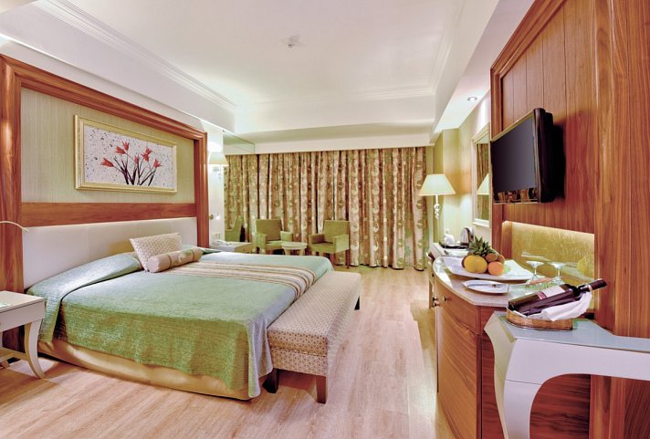 Side Star Resort
