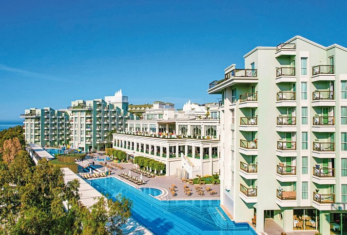 Royal Atlantis Spa & Resort