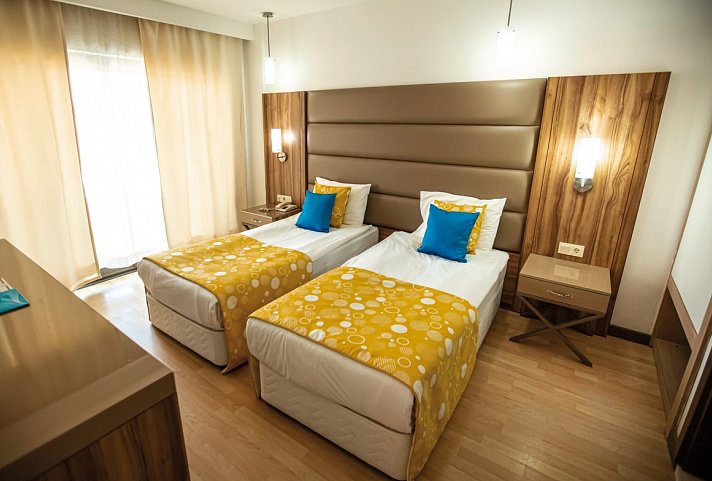 Serra Park Hotel - Wohnbeispiel Familienzimmer (Zimmercodierung FB1)