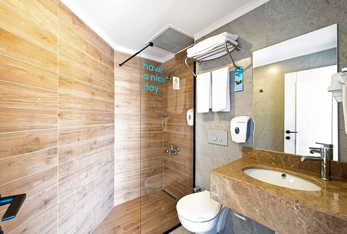 Calimera Side Resort - Beispiel Bad Doppelzimmer Standard Comfort (Zimmercodierungen DB3, DC3, DB4 & DC4)