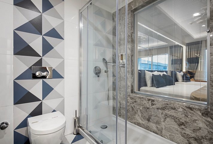 Granada Luxury Beach - Beispiel Bad Doppelzimmer (Zimmercodierungen DBL, DCL, DEL, DBN, DCN, DBM & DCM)