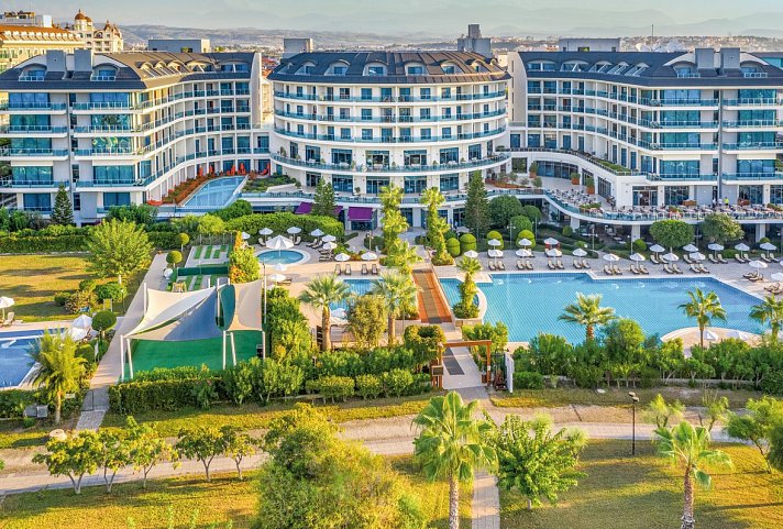 Commodore Elite Suite & Spa