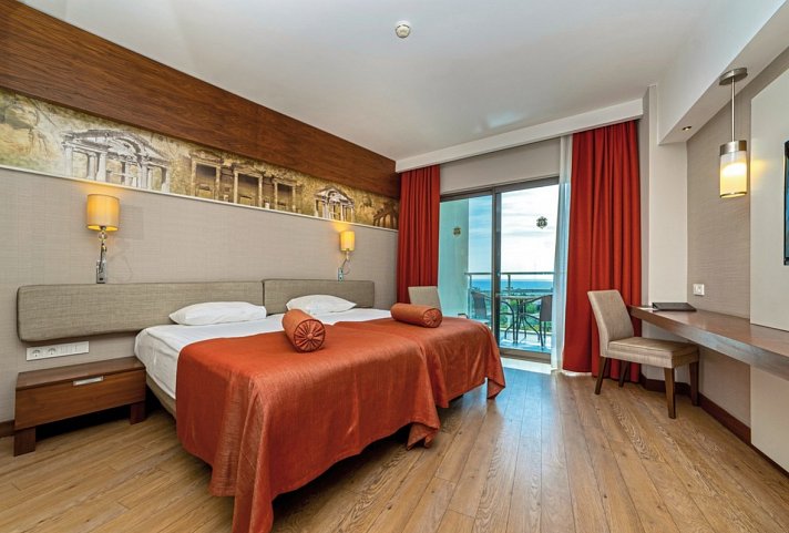 Commodore Elite Suite & Spa