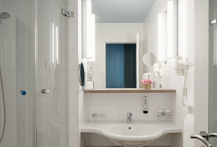 ABION Spreebogen Waterside Hotel Berlin - Wohnbeispiel Deluxe Maritim Zimmer (Zimmercodierung DD1)