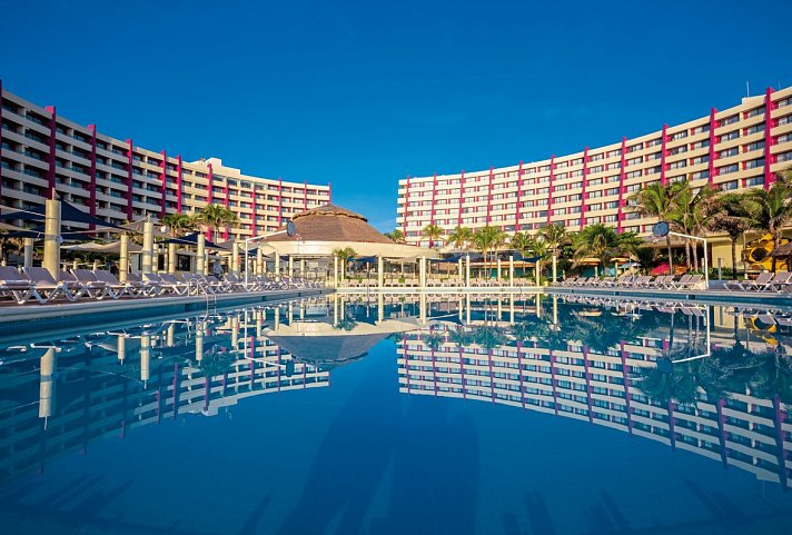 Crown Paradise Club Cancun