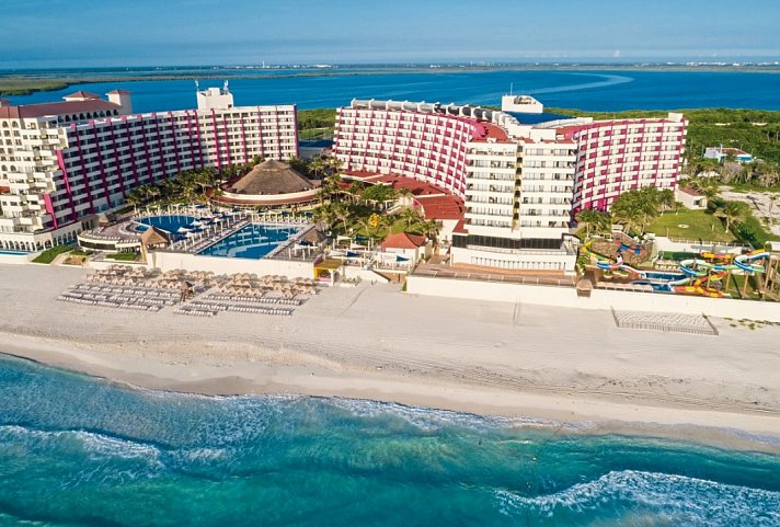 Crown Paradise Club Cancun