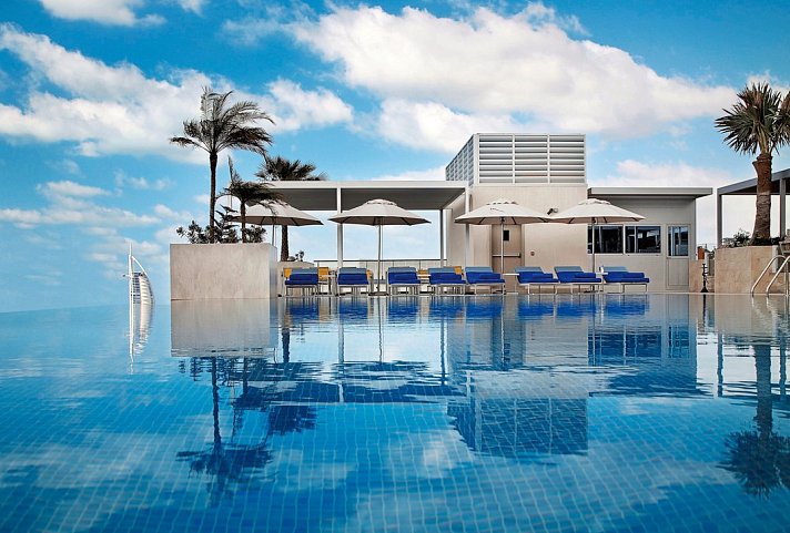 Grand Cosmopolitan Hotel