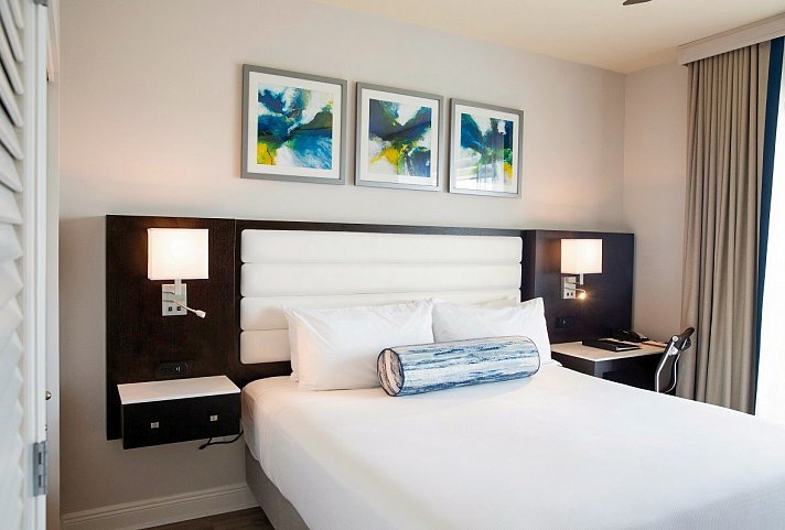 Naples Bay Resort