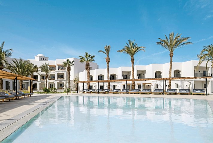 Serry Beach Resort