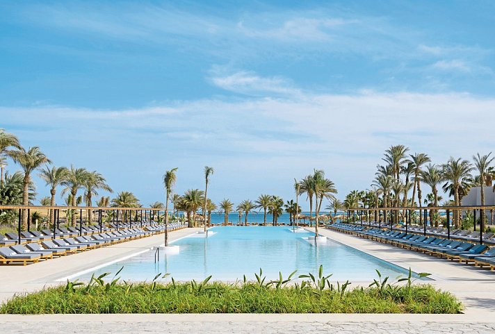 Serry Beach Resort
