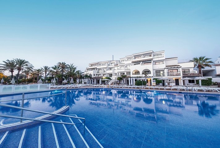 FERGUS Style Bahamas