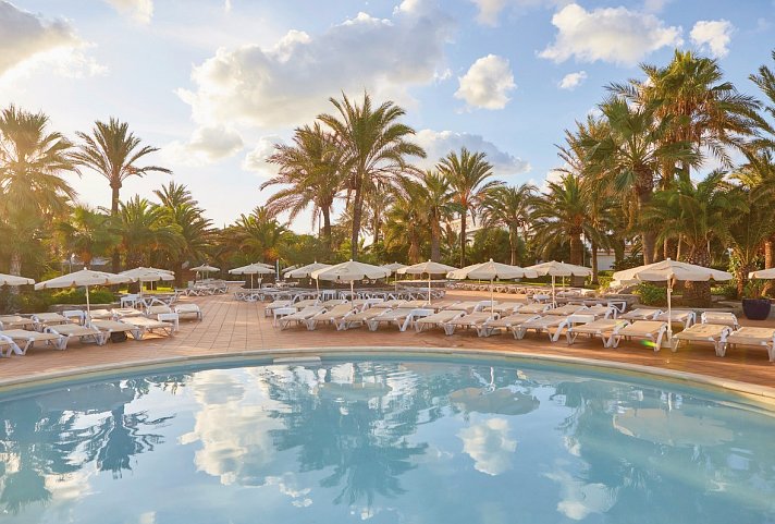 FERGUS Style Bahamas