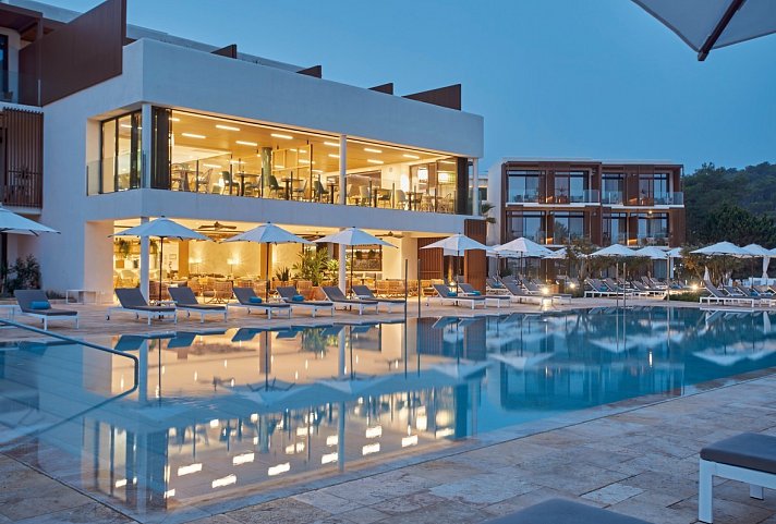 The Club Cala San Miguel Hotel Ibiza, Curio Collection by Hilton